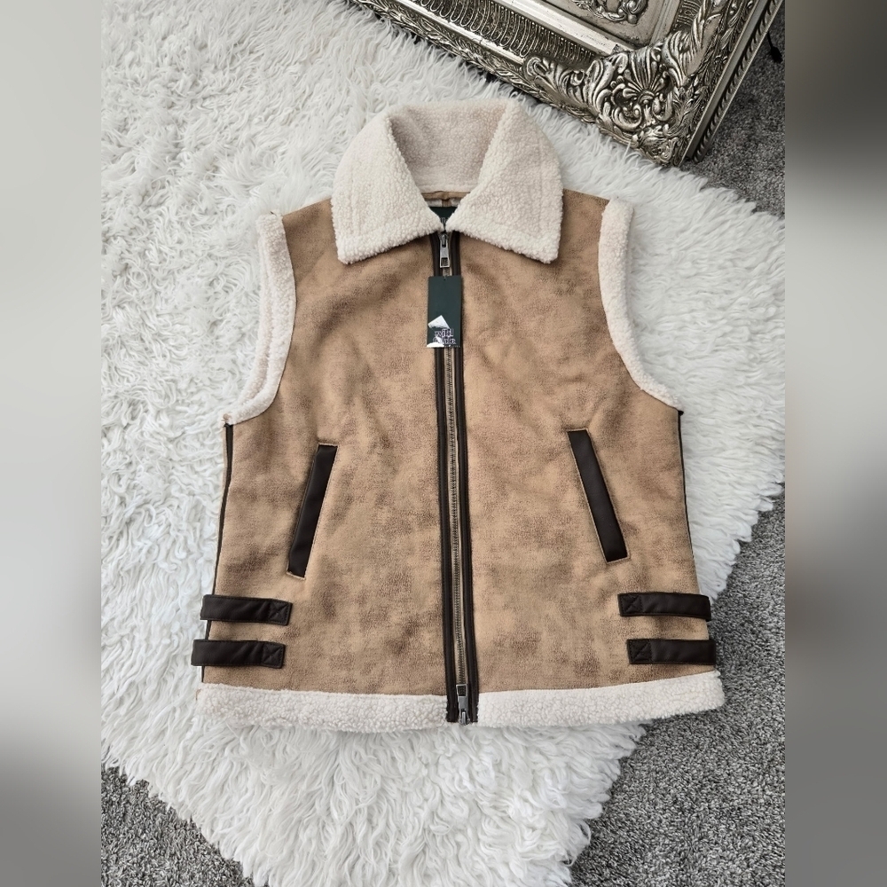Wild Fable Faux Shearling Vest Sleeveless Jacket Sueded Finish. Size small. New.